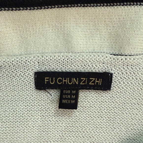 Elegant white tank with black piping - Picture 2 of 2